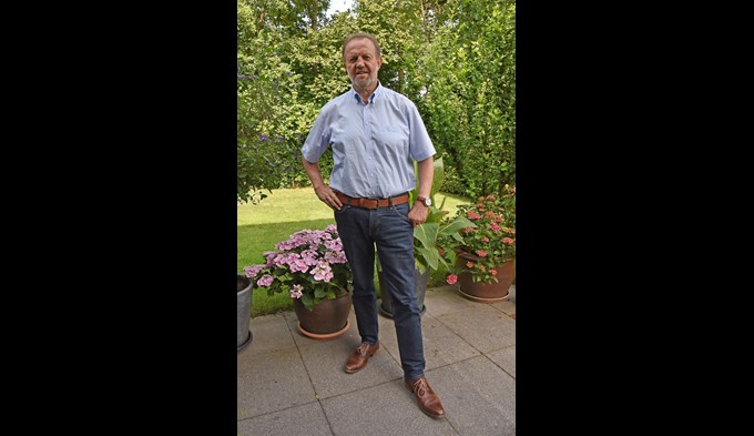 FDP-Nationalrat Albert Vitali verbringt seine Ferienzeit zu Hause im Garten und beim Wandern in den Bergen.  (Foto Thomas Stillhart)