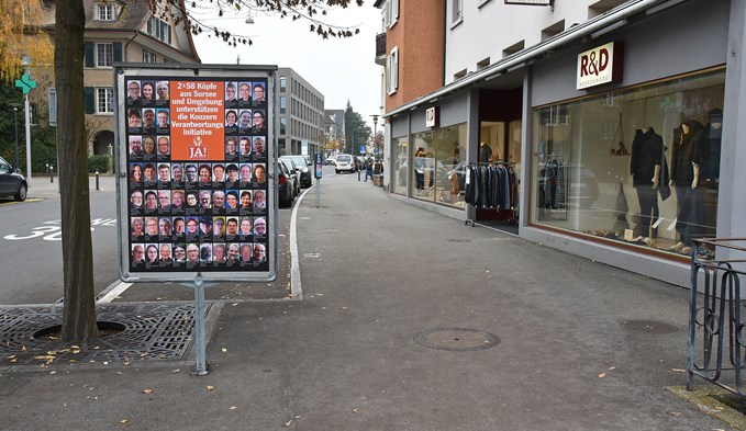 Die Kampagne der Initiativbefürworter ist unübersehbar, die orangen Fahnen prägen seit einigen Jahren den öffentlichen Raum. (Fotos Livia Kurmann)
