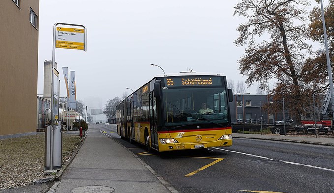 Das Surseer Industriegebiet Münchrüti (Foto: Haltestelle Sappeurstrasse) wird ab dem Fahrplanwechsel vom 13. Dezember zu Hauptverkehrszeitenviermal stündlich von Bussen bedient. (Foto Fabian Zumbühl)
