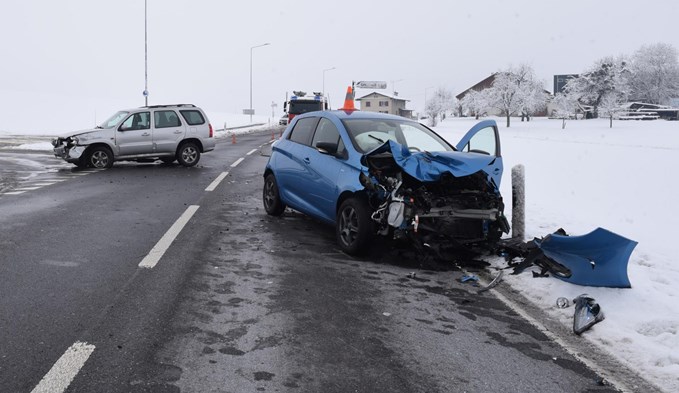 Beim Verkehrsunfall in Kottwil verletzten sich zwei Personen. (Foto Luzerner Polizei)