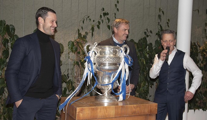 Clubpräsident Paul Furrer (rechts) dankte, dass FCL-Präsident Stefan Wolf und der Schenkoner Ex-Torhüter David Zibung die Donatoren besuchten.  (Foto Thomas Stillhart)