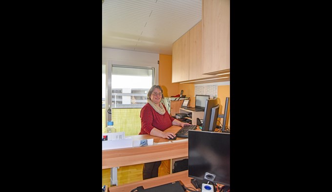 Monika Graber arbeitet seit 14 Jahren im Home-Office. Sie hat sich gut eingerichtet. (Foto Céline Estermann-Erni)
