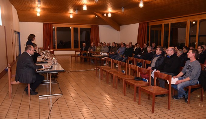 Gemeindeversammlung in der Rochuskapelle in Schlierbach (Foto Flavia Rivola)