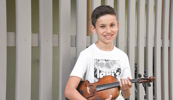 Lorin Erni spielt seit seinem vierten Lebensjahr Violine. (Foto Stefanie Zumbach)