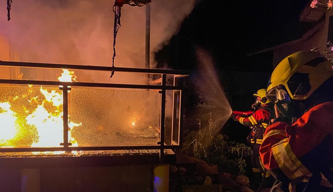 Mit 50 Personen bekämpfte die Feuerwehr Region Sursee den Brand in der Moosgasse. (Fotos Feuerwehr Region Sursee)