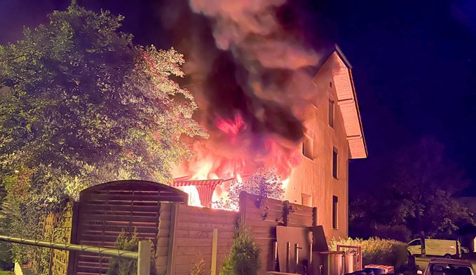 Mit 50 Personen bekämpfte die Feuerwehr Region Sursee den Brand in der Moosgasse.