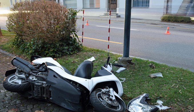 Bei einem selbst verursachten Sturz hat sich am frühen Mittwochmorgen in Büron ein Motorradfahrer erheblich verletzt. (Foto Luzerner Polizei)