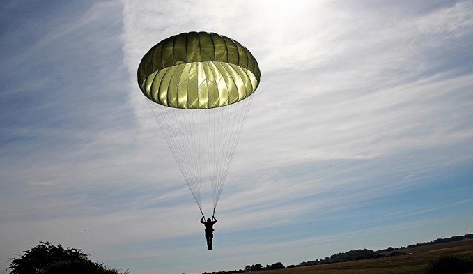 Fallschirmspringen birgt Gefahren. (Foto Günther Schneider/Pixabay)