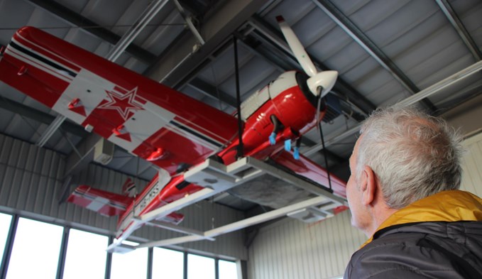 Die Zusatzlehre als Flugzeugmechaniker sei die beste Entscheidung gewesen, sagt Bruno Müller. (Foto Franziska Kaufmann)