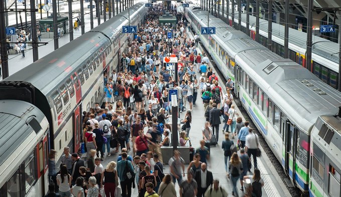 Am Bahnhof Luzern steigen täglich über 100’000 Menschen ein, aus oder um. Mittlerweile hat er seine Kapazitätsgrenze erreicht. (Foto zVg/Archiv)