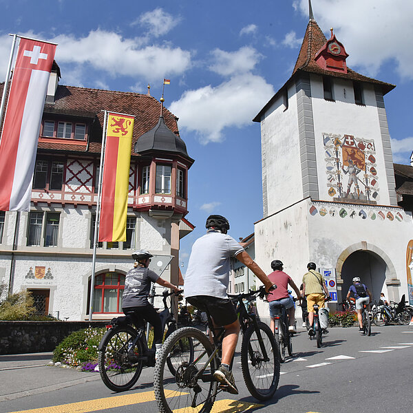 
									Eine leichte Brise und schönes Velowetter begrüssten die Fahrerinnen und Fahrer in Sempach. (Foto Franziska Kaufmann)
								