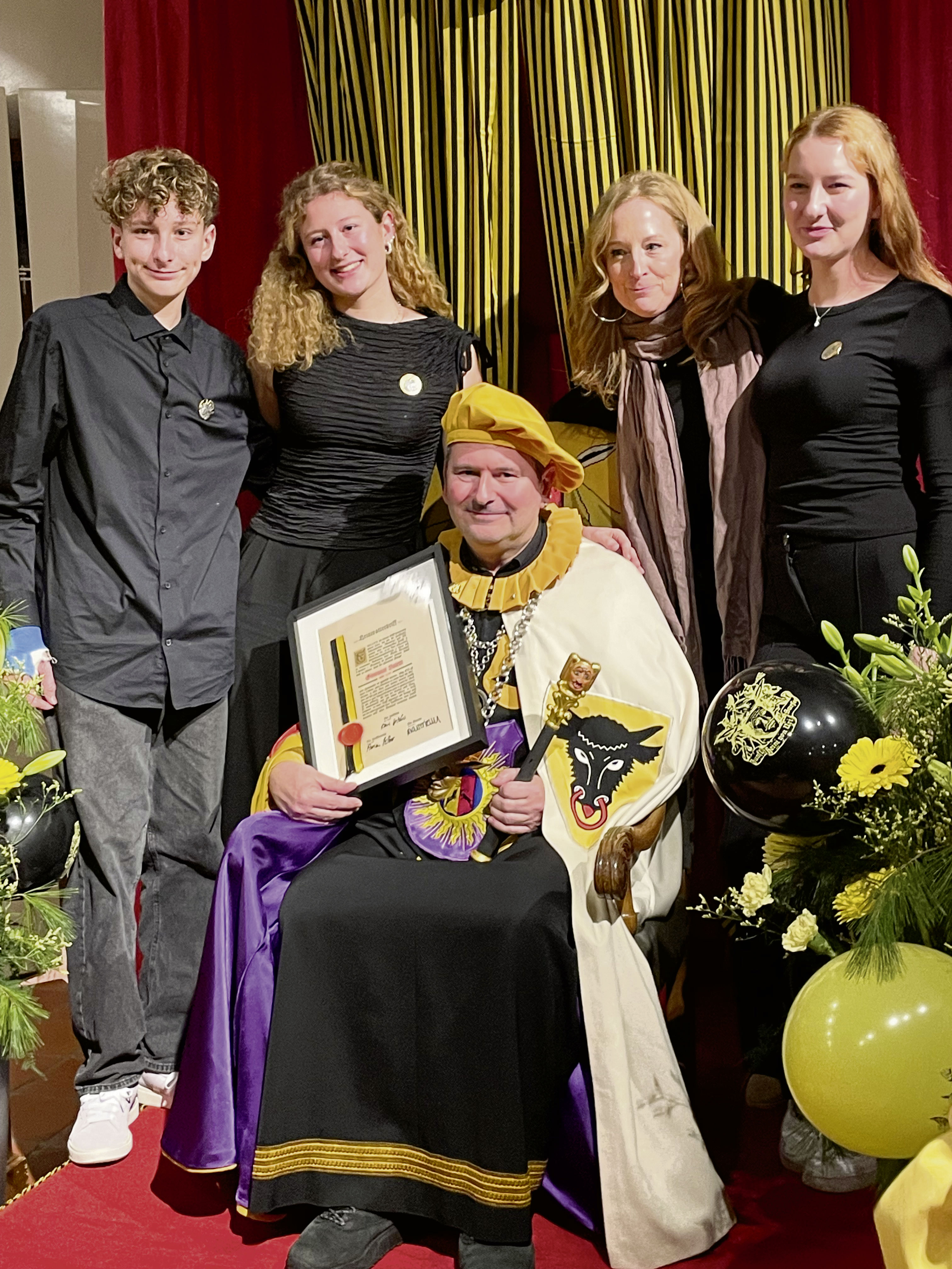 Heinifamile 2026 mit Lenny, Mara, Giovi, Sonja und Nika Valetti. Bild: zVg