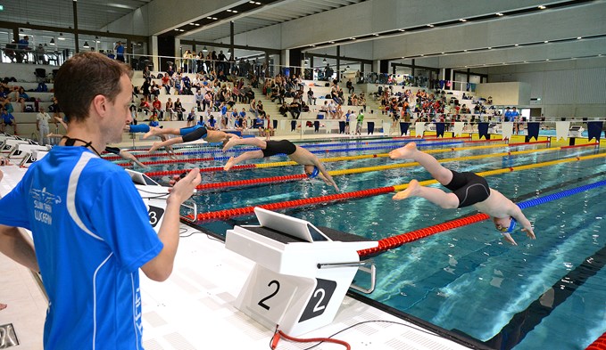 Dieses Wochenende kämpften am regionalen Jugendcup in der Schwimmarena des Campus Sursee über 220 Kinder und Jugendliche um die Qualifikation für die Schweizermeisterschaften. Foto fz