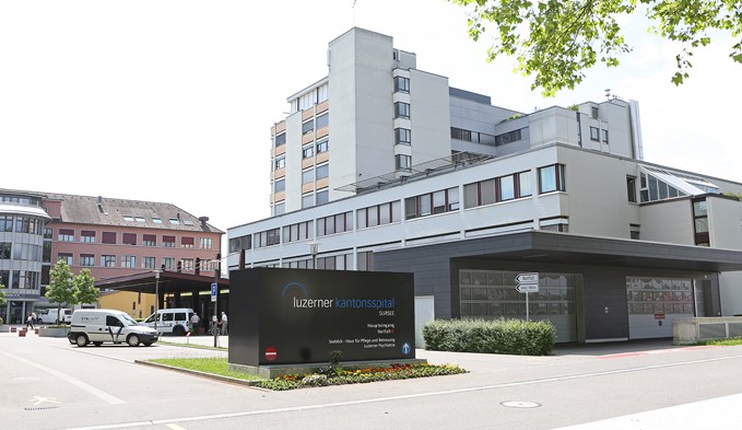 Das Luzerner Kantonsspital Sursee liegt am Sempachersee und könnte von dieser Nähe profitieren. (ana)