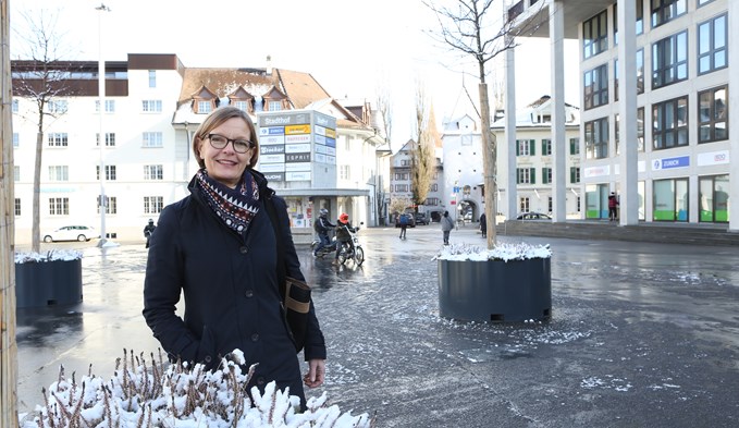 Stadträtin Heidi Schilliger: «Natürlich sagen Blumenkisten wenig über die Qualität des öffentlichen Raums aus.» Foto: Ana Birchler-Cruz