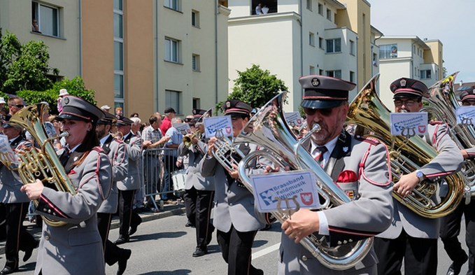 Die Brass Band Feldmusik Winikon spielt die Parademusik. Foto:David Avolio Photograph