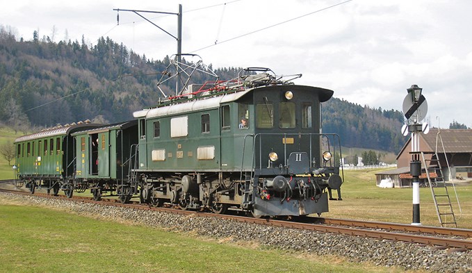 Auf der Strecke Hinwil–Bäretswil verkehren unter anderem die historischen Züge des Dampfbahn-Vereins Zürcher Oberland. Foto Daniel Zumbühl