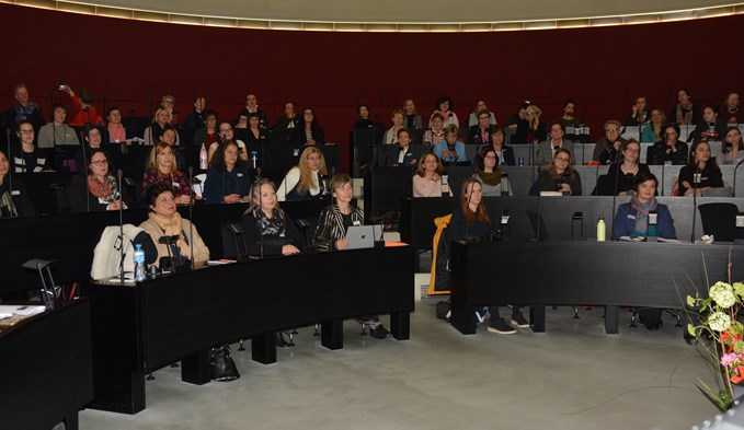 Über 100 Frauen und Kantonsratskandidatinnen nahmen vergangenen Montag Platz im Kantonsratssaal. Foto: Livia Kurmann