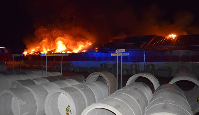 Das Feuer brach in der Produktionshalle der Sebastian Müller AG in Rickenbach aus. Foto: Luzerner Polizei