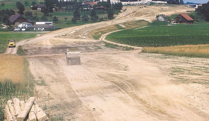 Der Ausbau der A2 in St. Erhard von 1976. Foto Bruno Meier