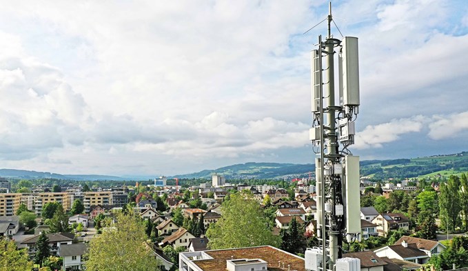 Die Christoph-Schnyder-Strasse in Sursee ist einer von 47 Mobilfunkantennen-Standorten (3G/4G) in der Region. (Foto Manuel Arnold)