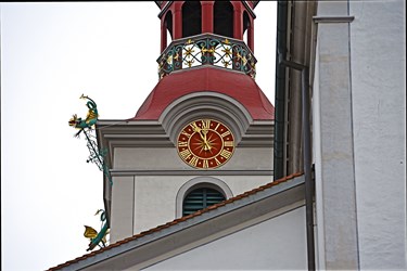 Am 14. Juni streikte auch die Surseer Kirchenuhr und zeigte den ganzen Tag «Fünf vor Zwölf» an. (Foto Manuel Arnold)