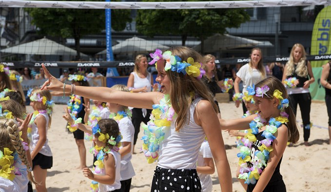 Zwischen den Finalspielen vom Sonntagnachmittag stellte die Tanzschule DancPlace aus Sursee ihr Können unter Beweis. (Foto Fabian Zumbühl)