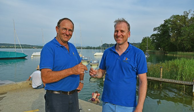 Präsident Armin Schmid (links) und Pressechef Adrian Egli freuen sich auf den Jubiläumsabend vom 10. August.  (Foto Thomas Stillhart)