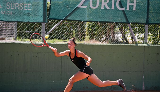 Kristina Milenkovic (im Bild, N3.33) hatte am Samstag Mühe, gegen ihre Gegnerin Paula Cristina Goncalves (N2.16) vom TC Chiasso zu bestehen. Milenkovic verlor 3:6, 0:6. (Foto Dominique Moccand)