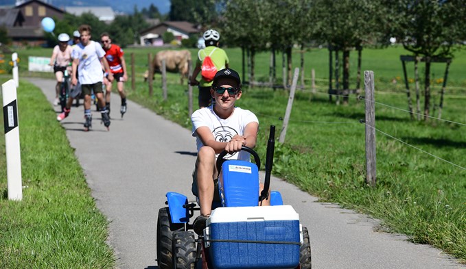 Auf vier Rädern konnte man auch gleich eine Kühlbox mit auf den Weg nehmen. (Foto Fabian Zumbühl)