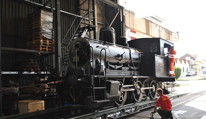 Die Dampflokomotive 8522 wird saniert. Sie wurde in Büron abtransportiert. (Foto zvg)