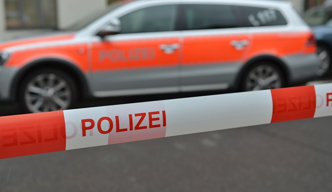 Die Luzerner Polizei sucht Zeugen, welche den Vorfall beobachtet haben oder Hinweise zum weissen VW Passat abgeben können. (Symbolbild Luzerner Polizei)