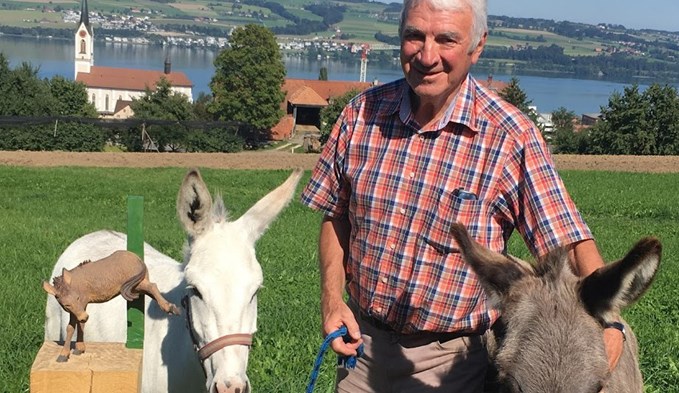 Marcel Sonderegger erhielt als einer der Gründer der Bettagswanderung den Eselspreis. (Foto Toni Stübi)