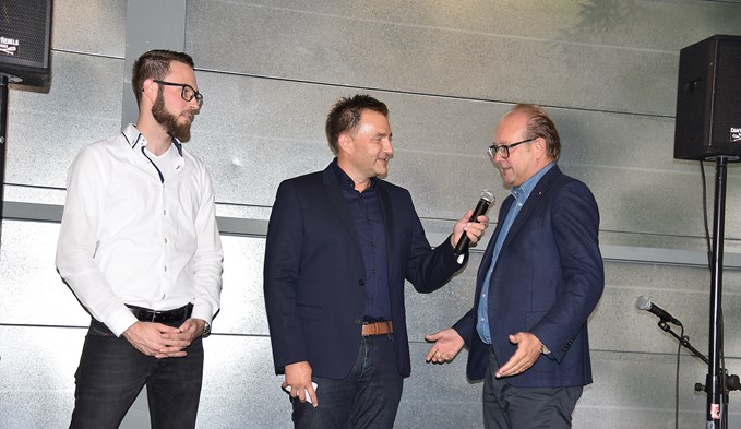 Sascha Ruefer sprach mit Cyrill Bernhard (links) und Patrick Ineichen.  (Foto Thomas Stillhart)