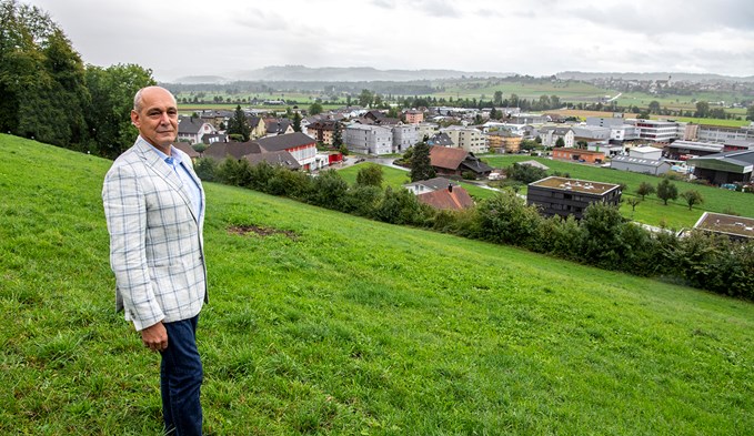 Daniele Obino möchte das Gebiet Räbacher (im Bild) in Büron bebauen. Die Gemeinde will das Gebiet auszonen, jetzt droht ein Rechtsstreit.  (Foto Fabian Zumbühl)