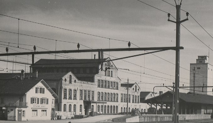Ganz links im Bild, der «Scharf-Egge» 1956.  (Foto Stadtarchiv Sursee. )