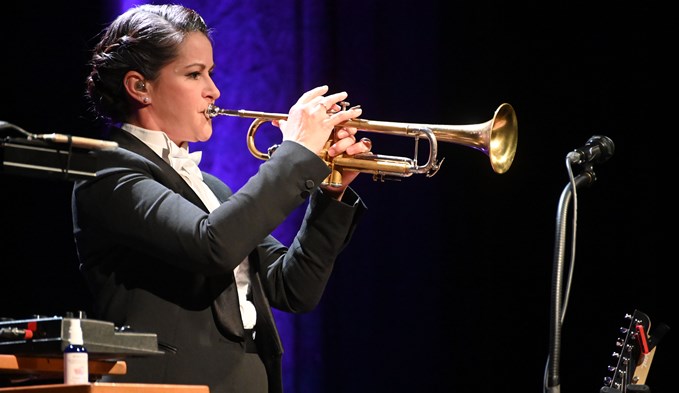 Frölein da Capo zeigte am Donnerstag, dass sie gleich mehrere Instrumente beherrscht. (Foto Werner Mathis)