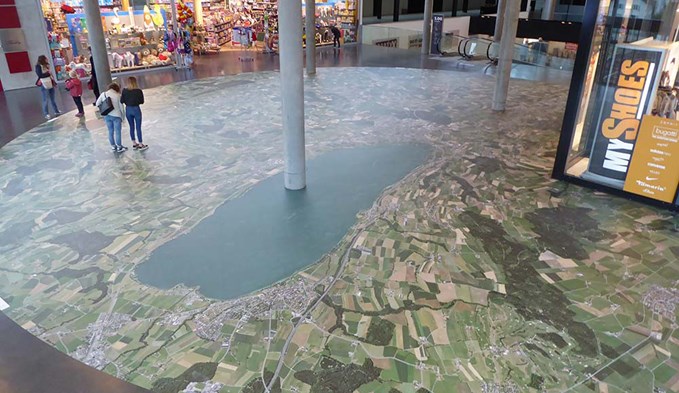 19 Meter Durchmesser – das Luftbild der Region im Surseepark.  (Foto zvg)