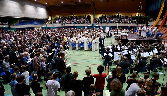 In der Stadthalle versammelten sich über 2000 Christen.  (Foto Werner Mathis)