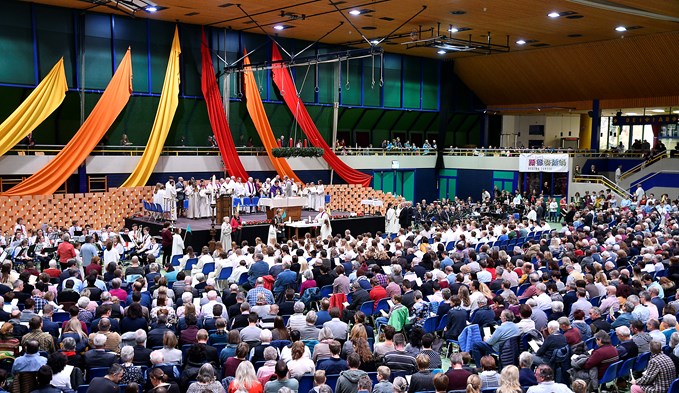In der Stadthalle Sursee versammelten sich über 2000 Christen.  (Foto Werner Mathis)