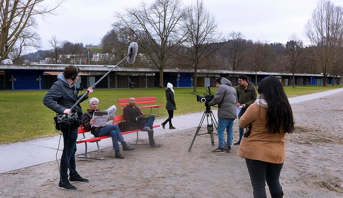 Timothy Ross beim Dreh des Kurzfilms «Foreign/Fremd» am Ufer des Vierwaldstättersees in Luzern. (Foto zvg)