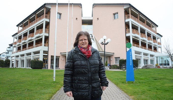 Annemarie Kaspar, Präsidentin der Leben im Alter Oberkirch AG, vor dem Pflegezentrum Feld in Oberkirch. (Foto Fabian Zumbühl/Archiv)