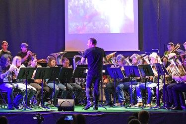 «Heavy Brass» hiess das Motto der Musikgesellschaft Knutwil am Jahreskonzert und entsprechend kleideten sich die Musikanten.  (Foto Thomas Stillhart)