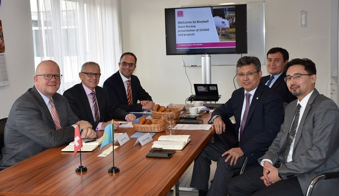 Austausch zwischen der Schweizer und Kasachischen Delegation (Foto zvg)