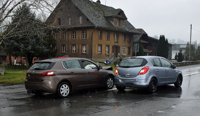 Zwei Autos kollidierten in Nottwil.  (Foto Luzerner Polizei)