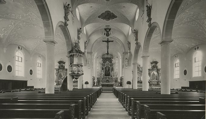 Innensicht der Pfarrkirche St. Georg in Sursee nach dem Umbau 1936.  (Foto Stadtarchiv Sursee)