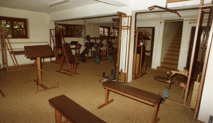 Peters Fitnessstudio befand sich im Keller eines Gebäudes in der Willisauer Vorstadt. Die Fitnessgeräte hatte Kuoni damals von Hand gebaut. (Foto ZVG)