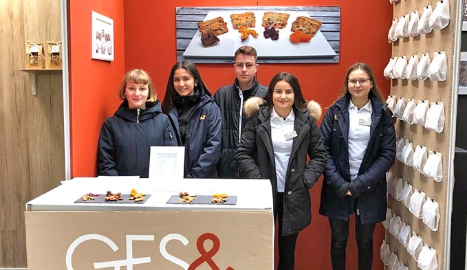 Das Miniunternehmen «GES&» der Kantonsschule Sursee staubte beim Wettbewerb von Young Enterprise Switzerland den 1. Platz in der Zentralschweiz ab. (Foto zVg)