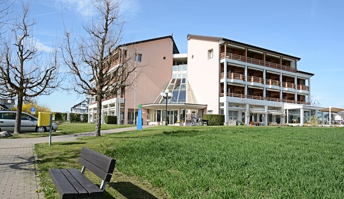 Zwei neue Bauten grenzen zukünftig an das Pflegezentrum Feld in Oberkirch an. Vorwiegend sollen dort Alterswohnungen entstehen. (Foto Ana Birchler-Cruz/Archiv)
