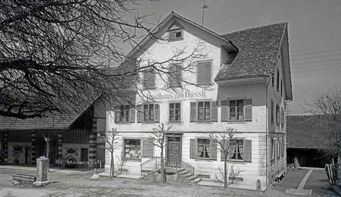 Das Gasthaus Rössli in Mauensee um 1940. (Foto Friebel, Stadtarchiv Sursee)